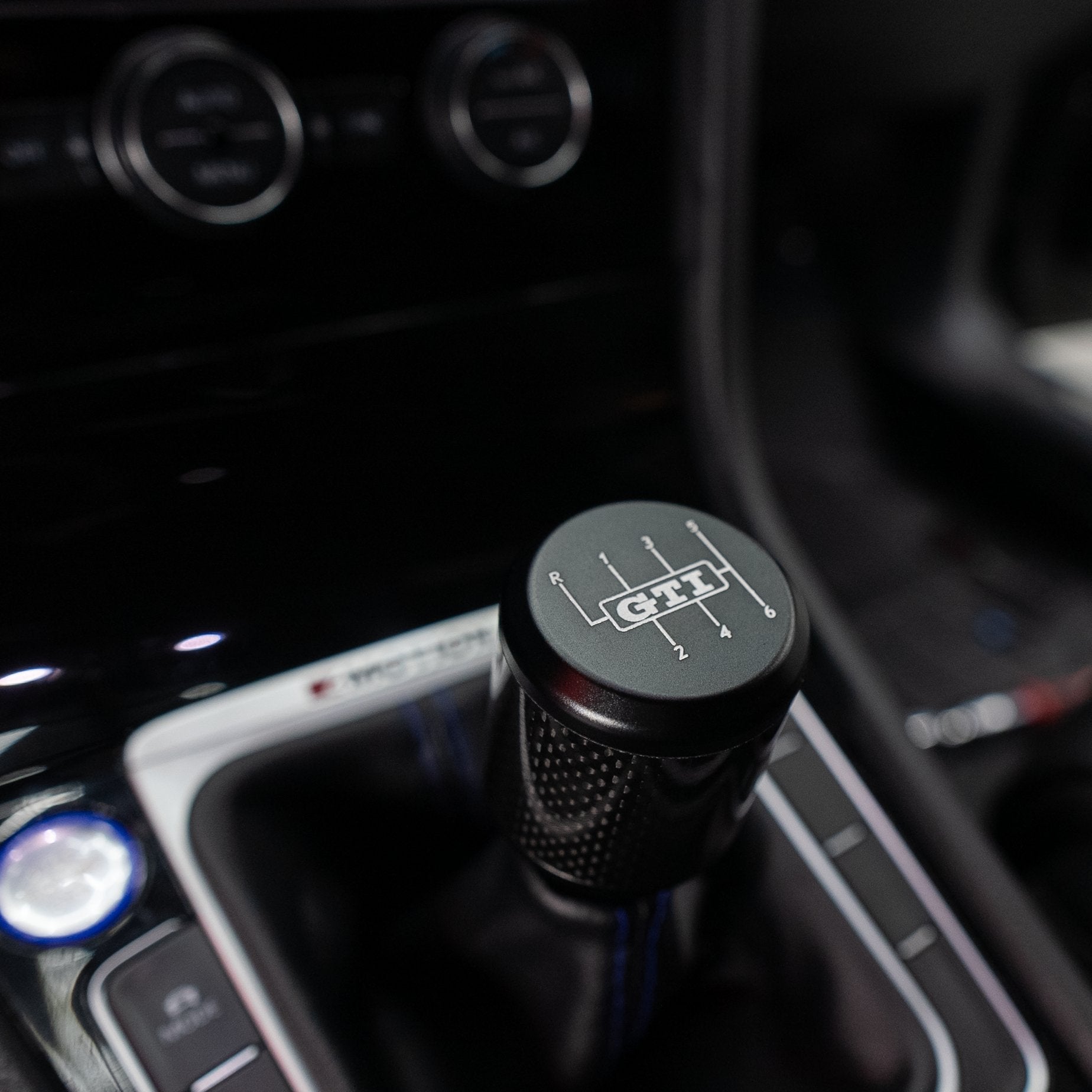 Classic Carbon Fiber Knob - Audi/VW